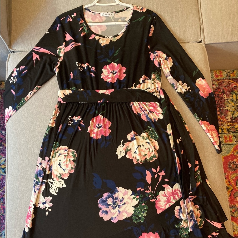 Floral knit midi dress. Black and multi floral Xl